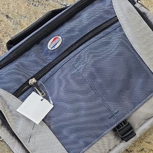 American Tourister Blue and Gray Messenger Bag NWT🎉